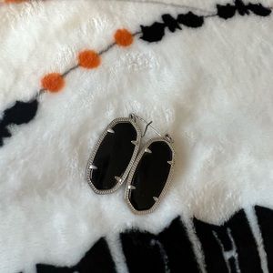 Black Kendra Scott earrings!! Perfect for October and year round!!🖤